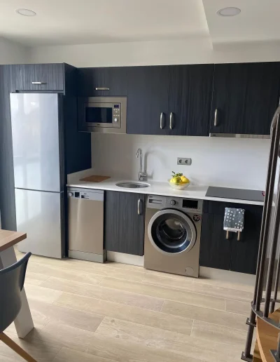 Cocina completa en apartamento